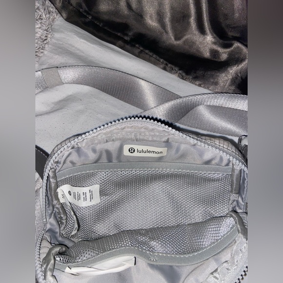 luluemon belt bag - Picture 2 of 5